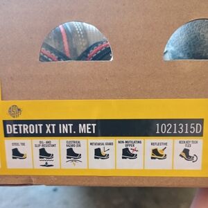 KEEN Detroit XT INT MET utility Men's Footwear